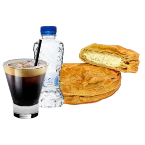 Καφές διπλής δόσης με τυρόπιτα και νερό